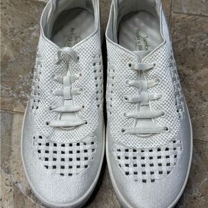 Jambu Relax Foam White Woven Sneakers Women’s Size 8M